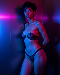 photo-03-neon-club.png
